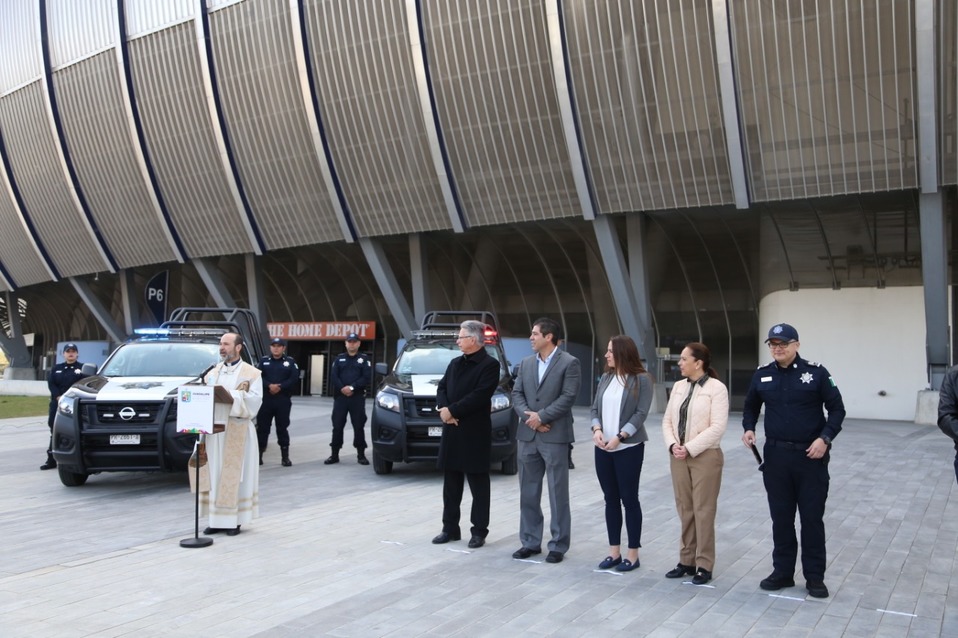 La entrega se hizo durante una ceremonia realizada en la explanada del Estadio BBVA. (Foto: Jorge López)