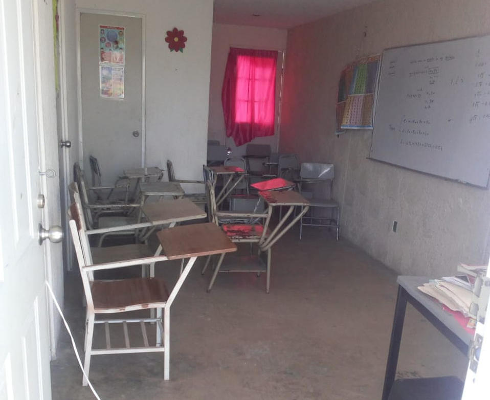 A pesar del frío y las carencias, las aulas provisionales también reanudaron clases este miércoles. (Diana Barajas)