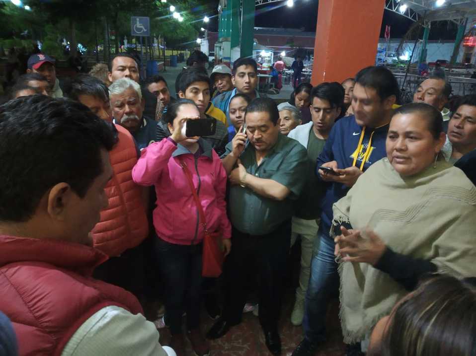 Inconformes de Altepexi hicieron entrega de las instalaciones del Palacio Municipal. (Apolonia Amayo)