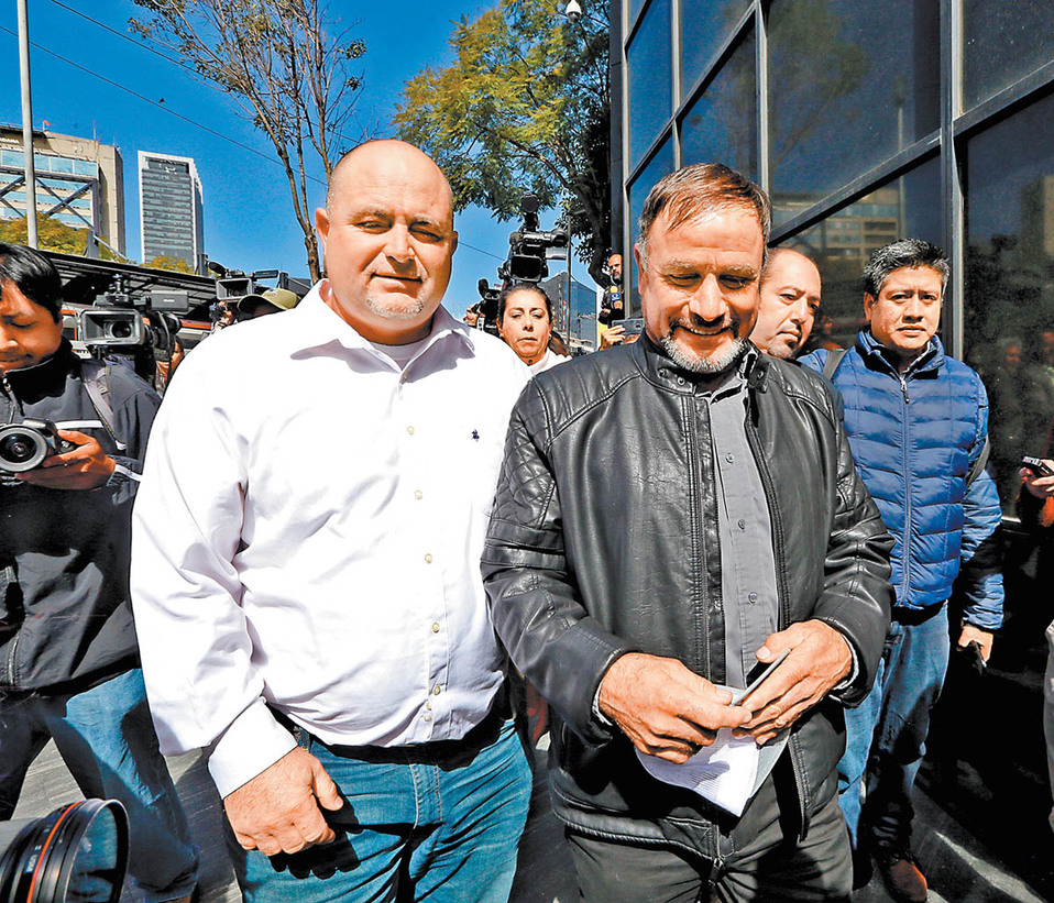 Julián y Adrián LeBarón en la FGR, donde se reunieron con los titulares de la institución y de la Seido. (Jorge Carballo)