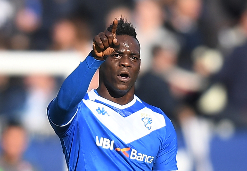 Mario Balotelli, delantero del Brescia, durante el partido ante la Lazio (Reuters)