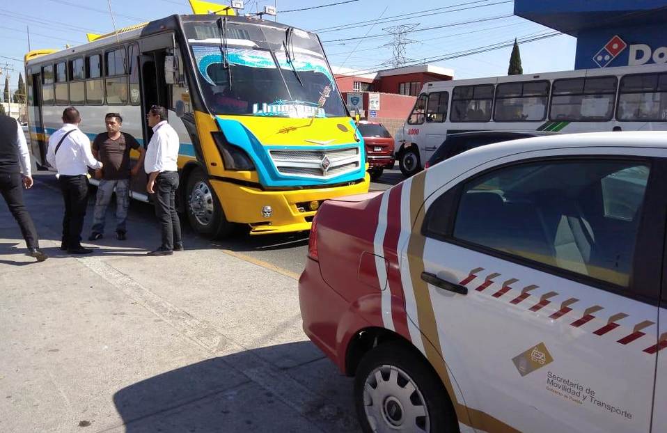 Operativo detener unidades de transporte público irregulares. (Especial)