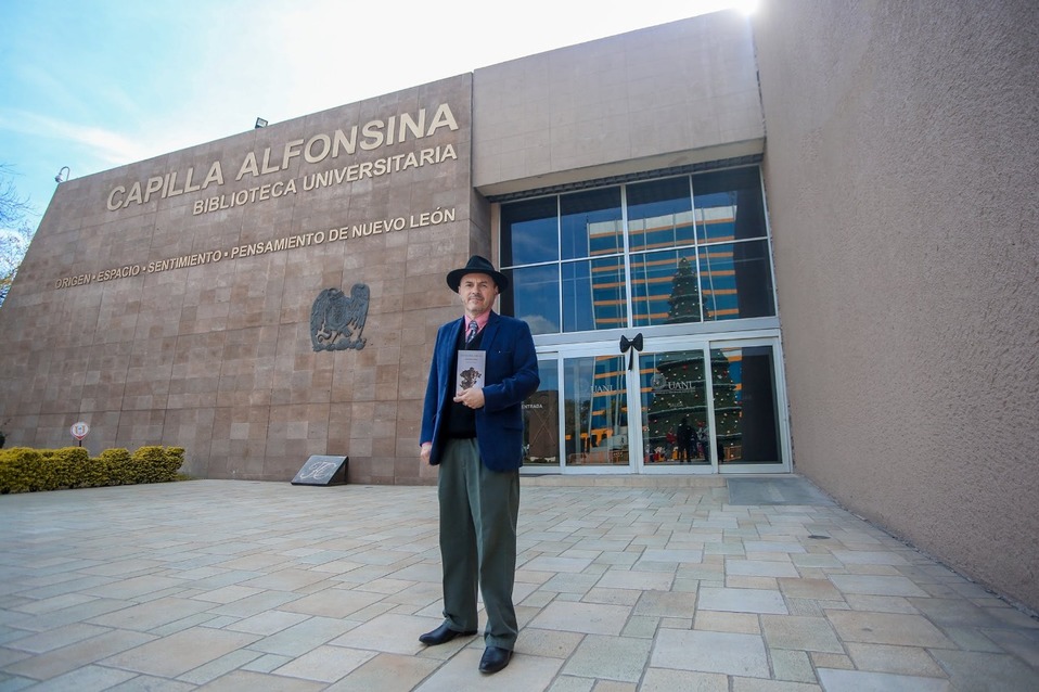 El poeta y traductor José Javier Villarreal, es el nuevo director de La Capilla Alfonsina de la UANL. (Foto: Especial)