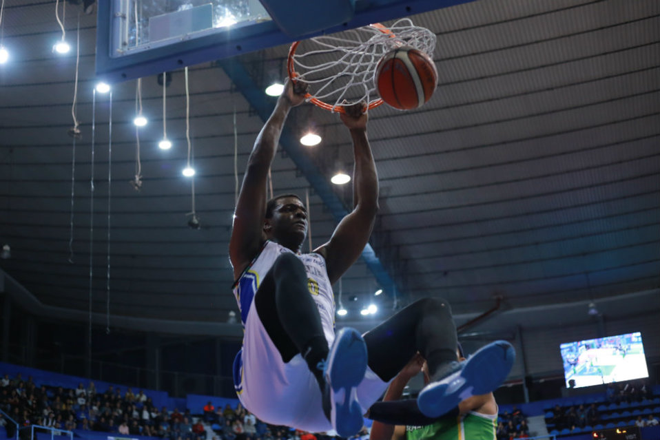 Capitanes igualó la serie ante Aguacateros (Iván López)