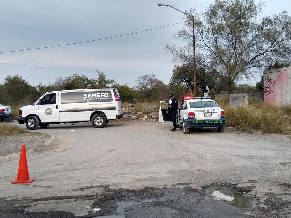 El cuerpo fue encontrado en un lote baldío de la colonia Bellavista, en Cadereyta. (Foto: Francisco Zúñiga)