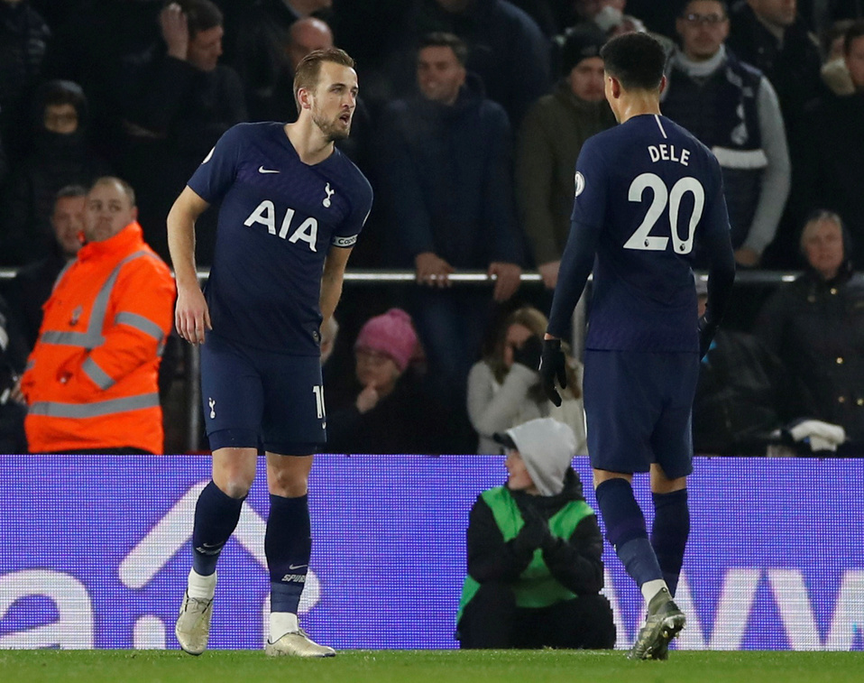 Harry Kane sufriendo la lesión ante el Southampton (Reuters)