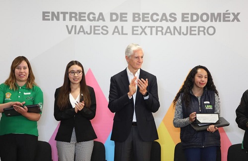 Reconoció a estudiantes destacados. (Especial)