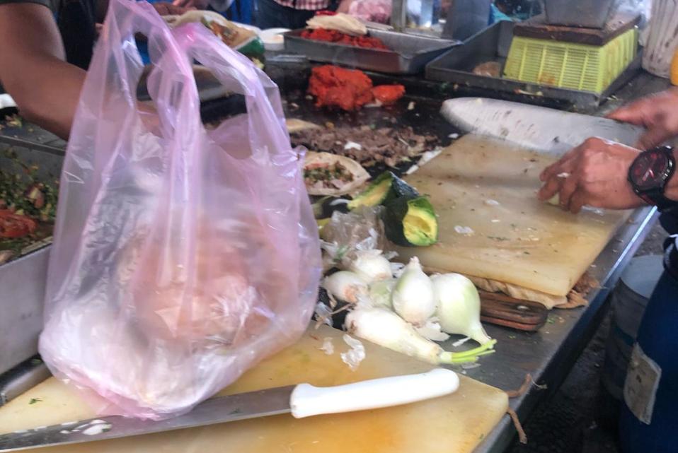 Comercios en León están dispuestos a usar productos biodegradables.