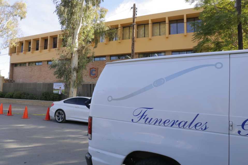De momento se reportaron dos cuerpos hallados al interior del colegio. (Mauricio Román)