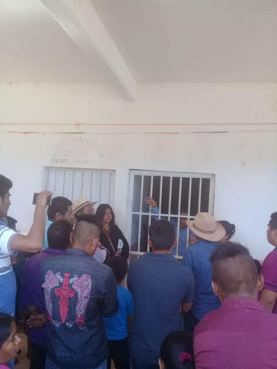 El alcalde se comprometió a iniciar las obras prometidas. (Especial)