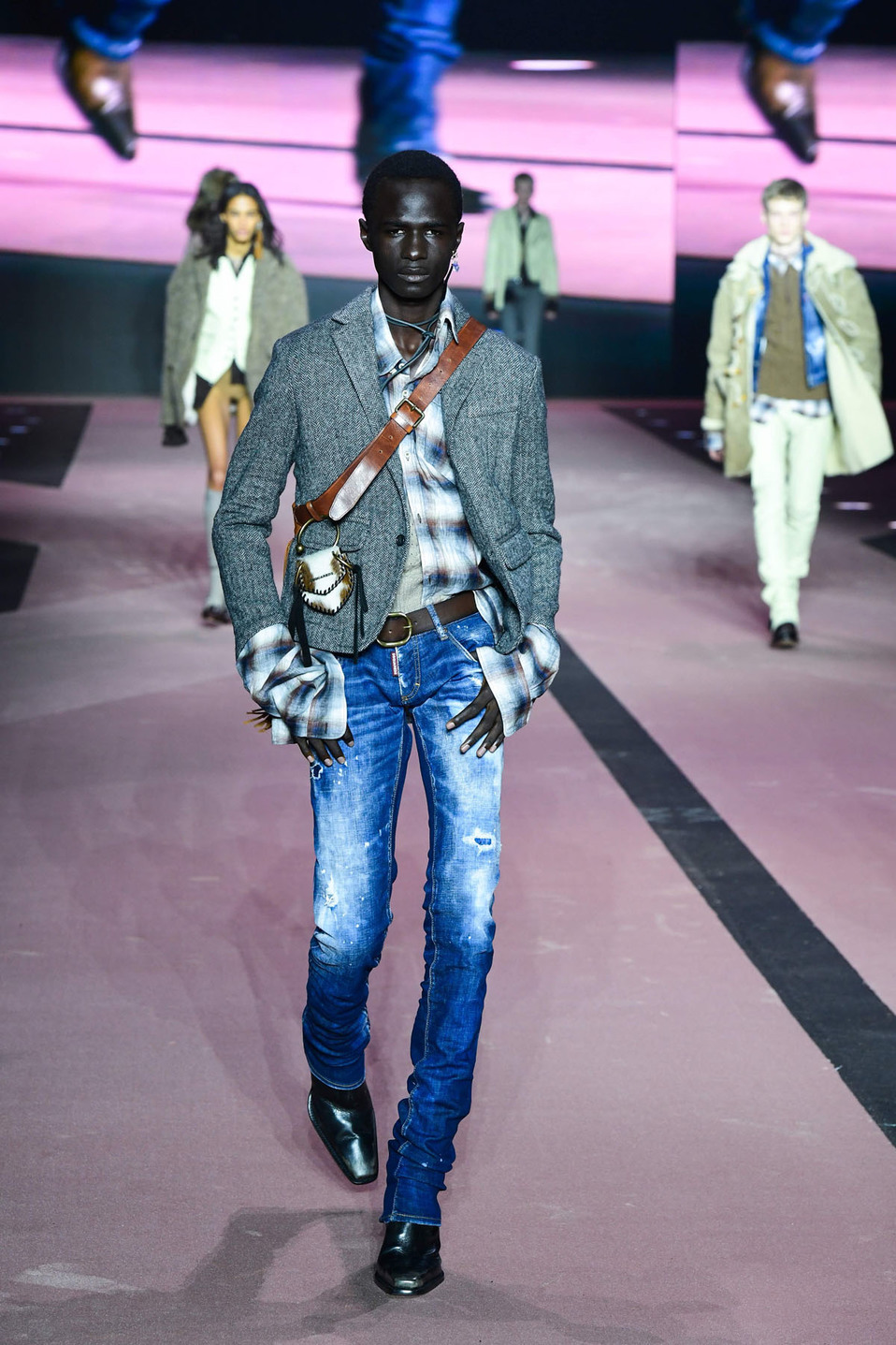 El certamen inició con pasarelas de Dsquared2. (AFP)