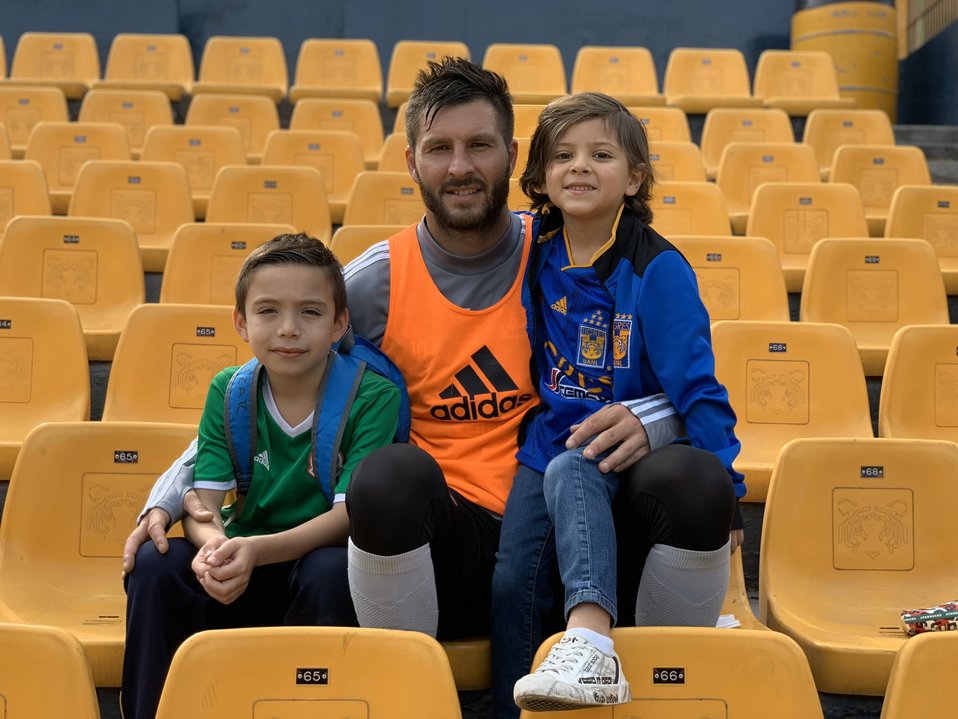 Gignac y Manolo Vucetich (Twitter: @TigresOficial)