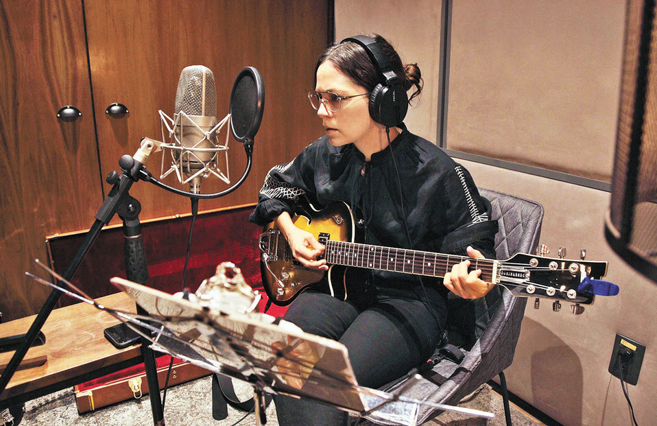 La joven Natalia Lafourcade sigue con sus proyectos filantrópicos. (Especial)