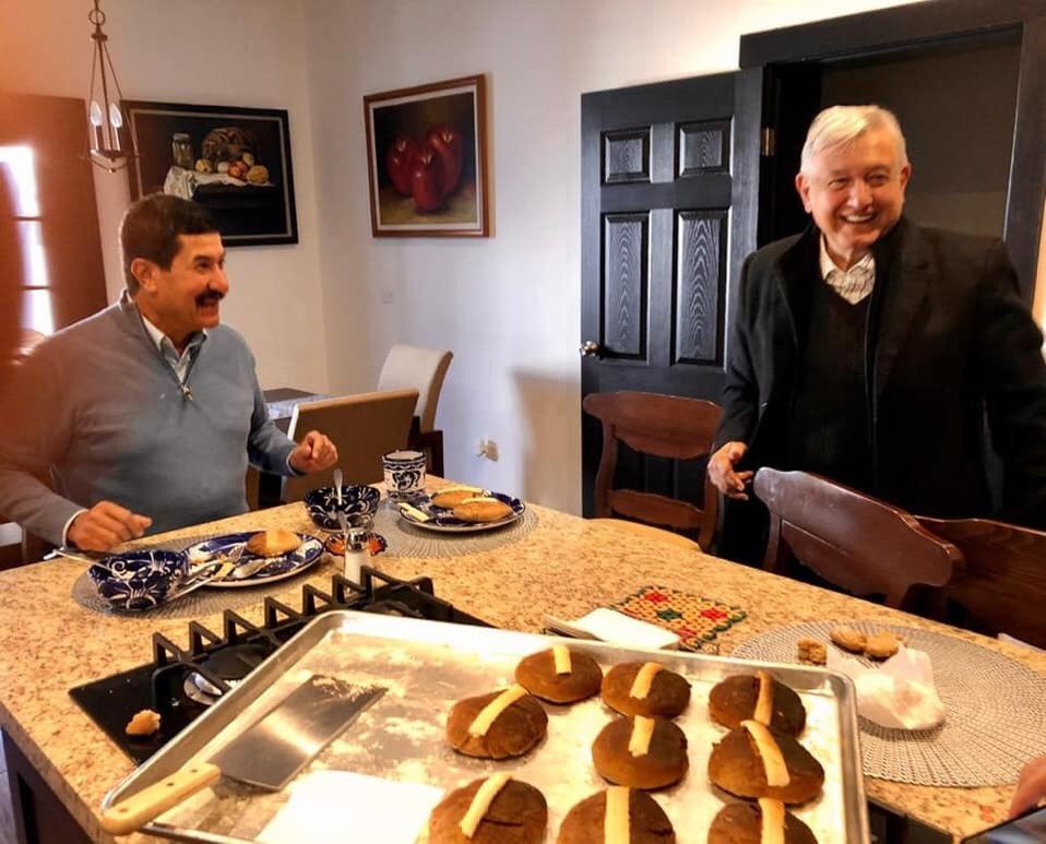 El presidente Andrés Manuel López Obrador desayunó con el gobernador de Chihuahua. (Especial)