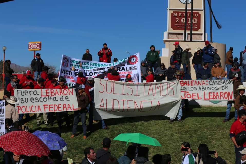 Protestan contra familia LeBarón en Chihuahua. (Javier Ríos)