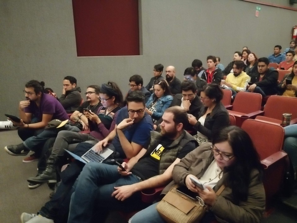 Comunidad cineasta poblana en reunión. (Especial)