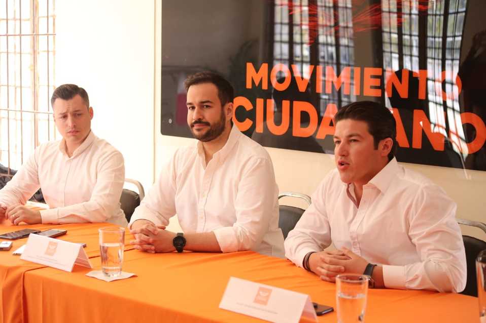 El diputado Luis Donaldo Colosio; el dirigente estatal del partido, Agustín Basave y el senador Samuel García. (Roberto Alanís)
