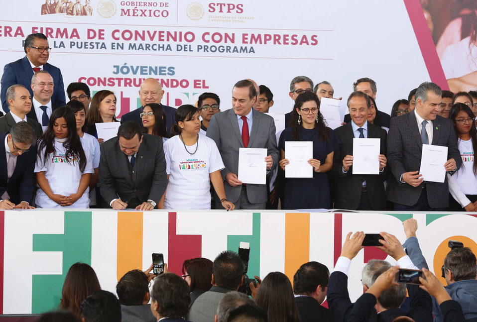 Luisa María Alcalde, secretaria del Trabajo, echó a andar el programa Jóvenes Construyendo el Futuro en 2019. Este febrero se gradúan cerca de 20,000 