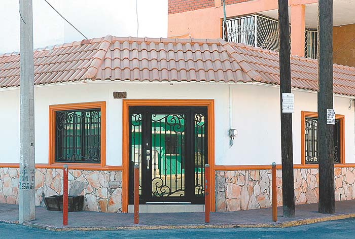 Oficialmente está ubicada en la colonia Moderna. Leonel Rocha