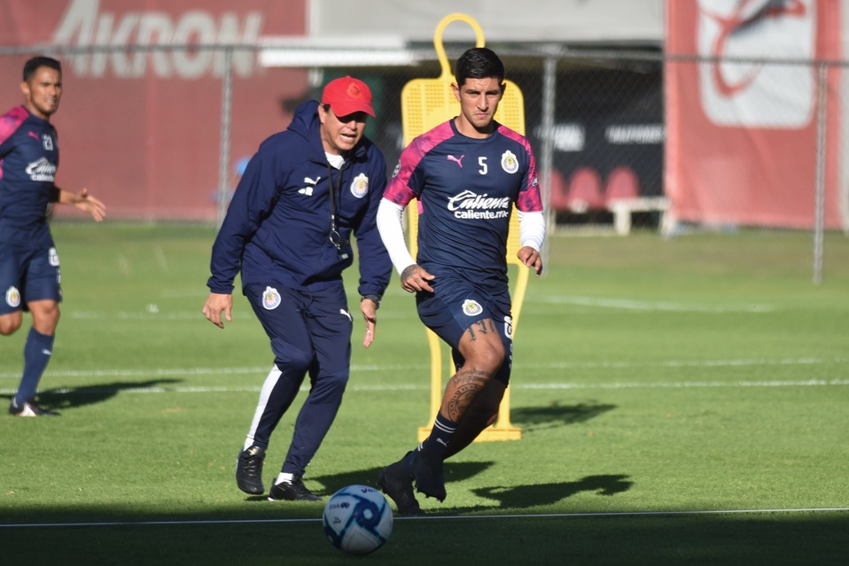 Víctor Guzmán, jugador de Chivas (Imago7)