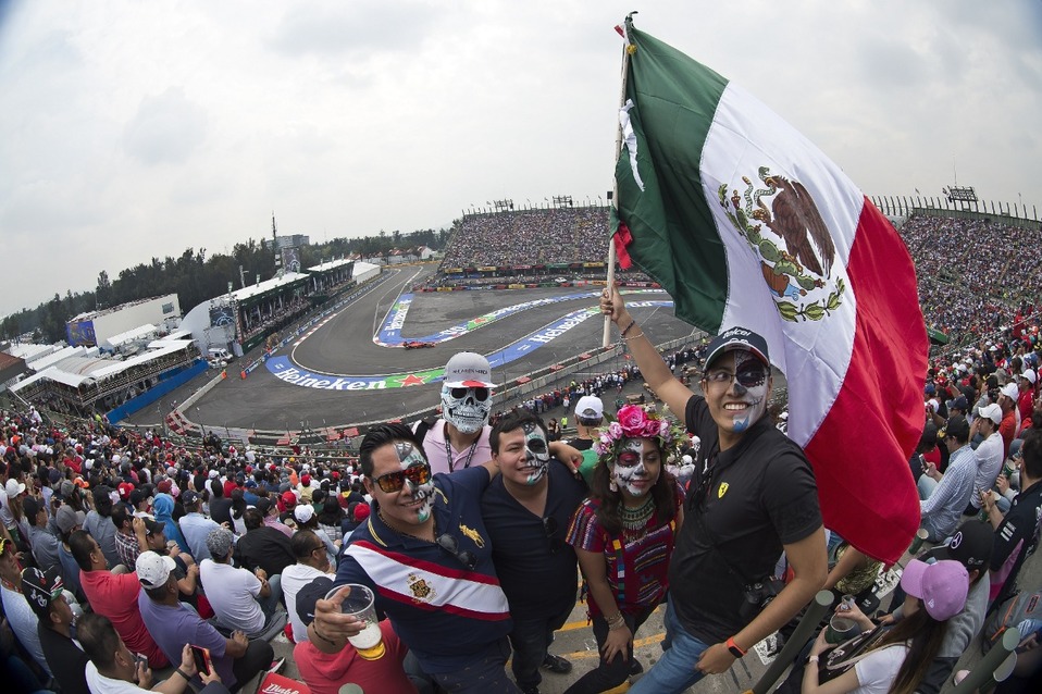 Aficionados durante  el GP de México (Mexsport)