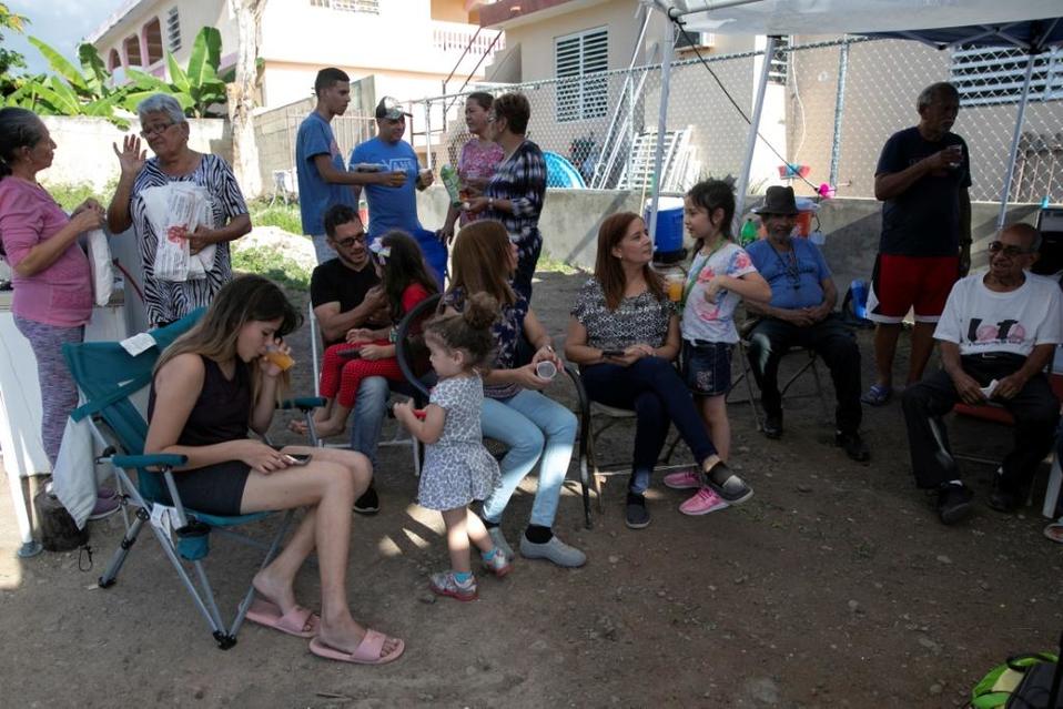 Se establecieron este martes cinco campamentos bases para que los refugiados en los campamentos informales que han establecido cerca de sus zonas de v