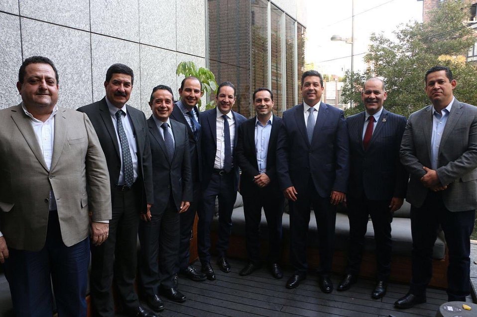 Los gobernadores del PAN previo a su reunión (@diegosinhue)