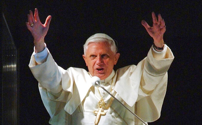 La polémica surge no por la posición del Benedicto XVI sobre el celibato, sino por el momento en el que el documento va a salir a la luz. (Archivo)