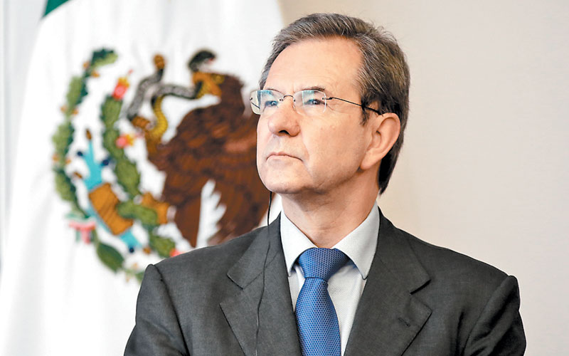 El secretario dijo que ya trabajan en protocolos de acción para que alumnos y maestros sepan qué hacer en estos casos. (Octavio Hoyos)