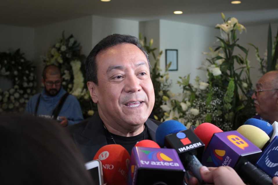 Carlos Cuevas despide a su amigo el músico Chamín Correa (Alfonso Manzano).