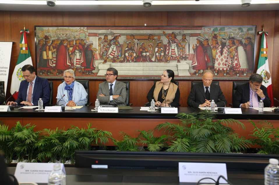 Conferencia en el Senado por reformas al sistema de justicia penal. (Omar Franco)