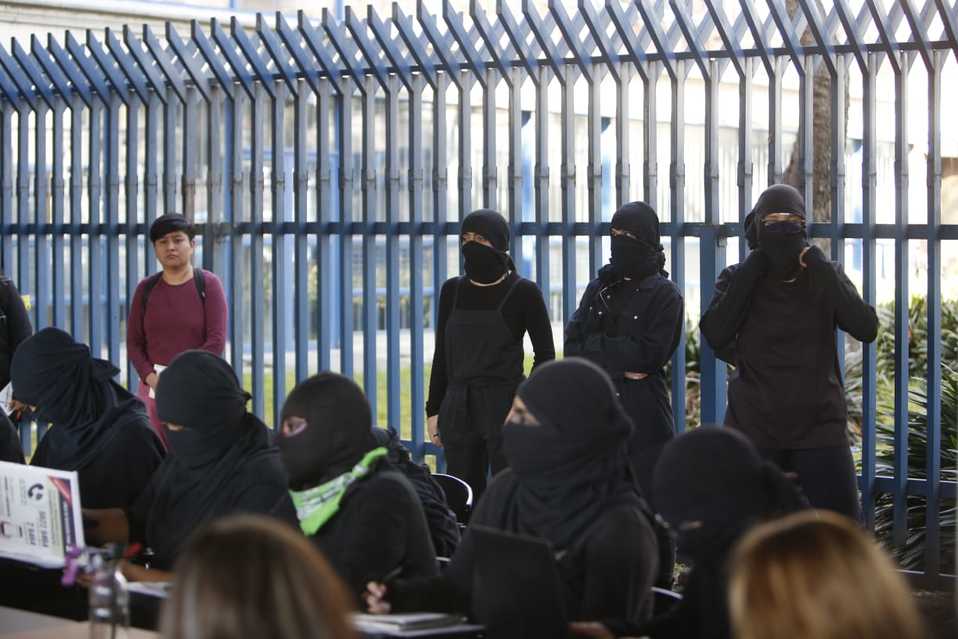 Diálogo entre paristas y autoridades de la Facultad de Filosofía y Letras.(Ariana Pérez)