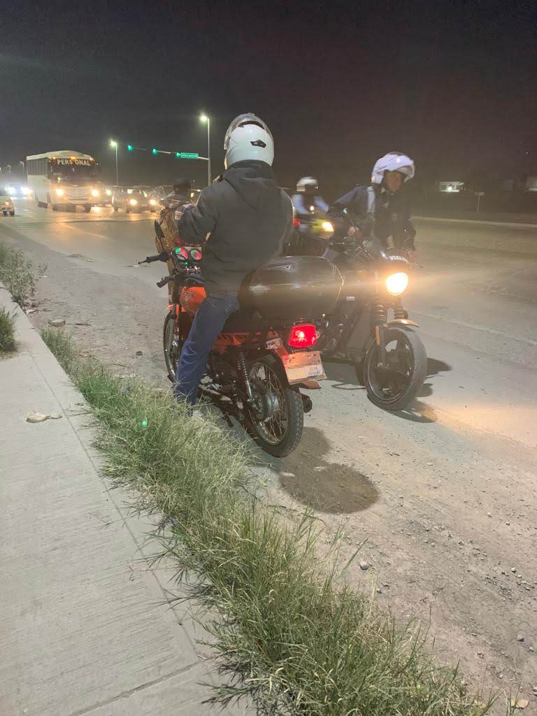 El motociclista se negó a dar sus datos, además tampoco quiso ser trasladado a algún hospital. (Especial)