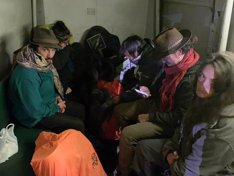 Los turistas, de nacionalidades argentina, chilena, francesa y brasileña, fueron detenidos el domingo. (AFP)