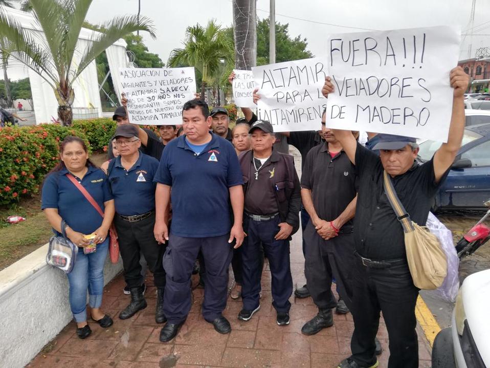 Veladores piden apoyo a las autoridades. (Pablo Reyes)