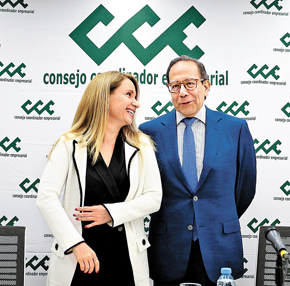 Claudia Jañez, del CEEG, y Carlos Salazar, del CCE, en conferencia. (Jorge Carballo)