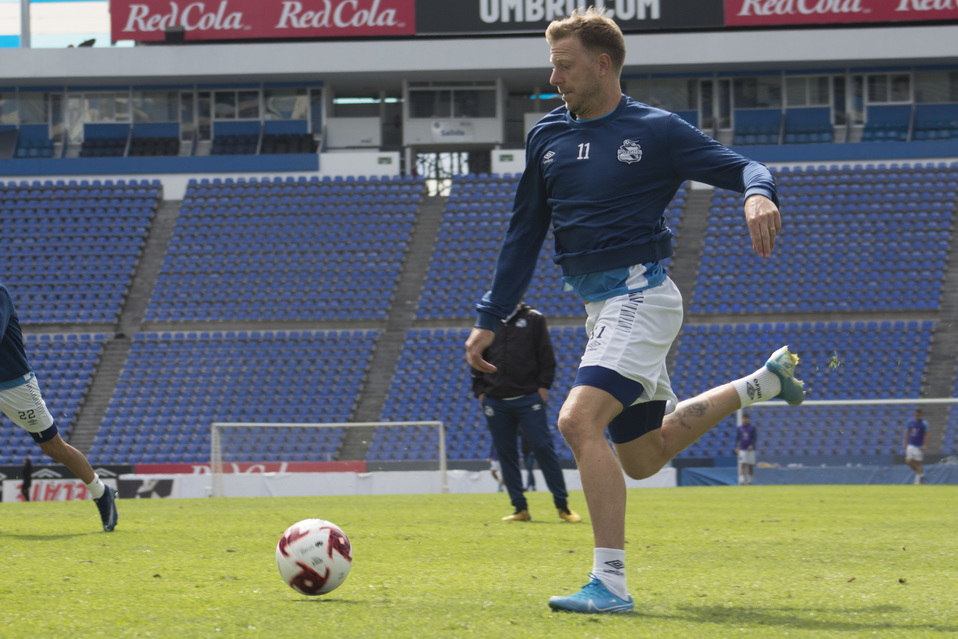 Cristian "El Polaco" Menéndez es una de las nuevas caras del cuadro blanquiazul, que este viernes, se presenta visitando al Atlas (Especial)