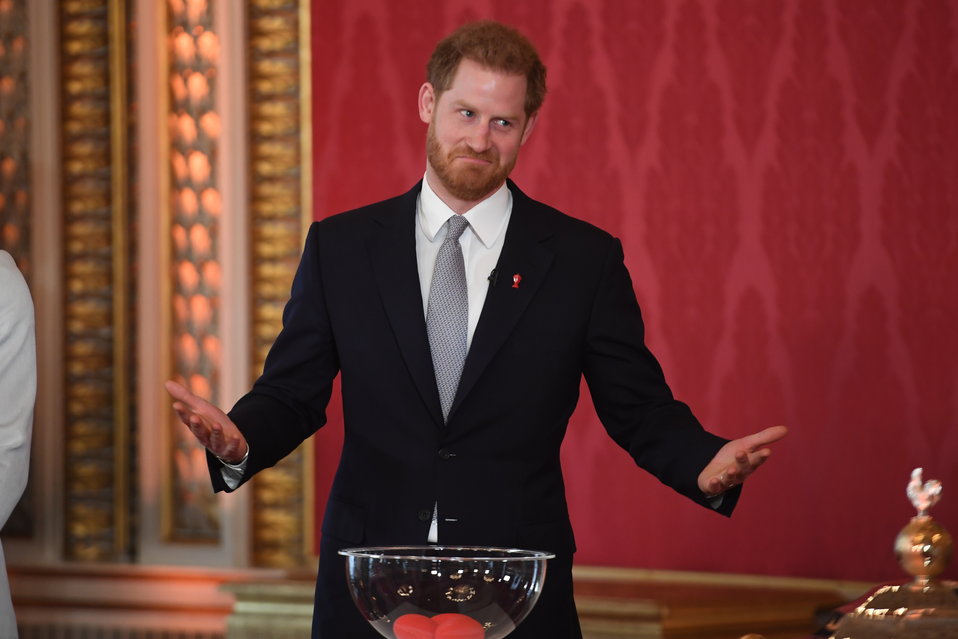 Hoy, el duque de Sussex tuvo su primer aparición pública en donde presidió un sorteo (AFP).