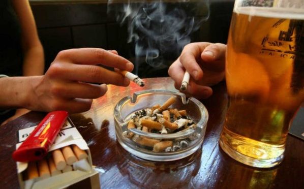 Impuestos a la cerveza y cigarros (Foto/ESPECIAL)