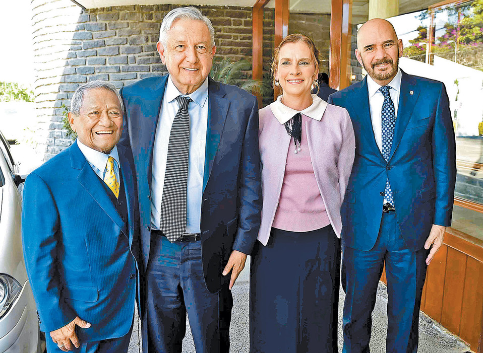 Manzanero y Cantoral dieron la bienvenida a sus invitados, el mandatario y su esposa. (Especial y Édgar Negrete)