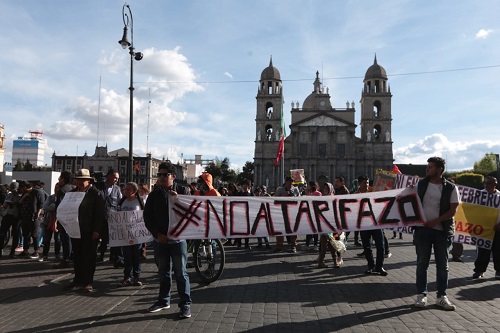 Demandaron reconsiderar el aumento de dos pesos. (Tania Contreras)