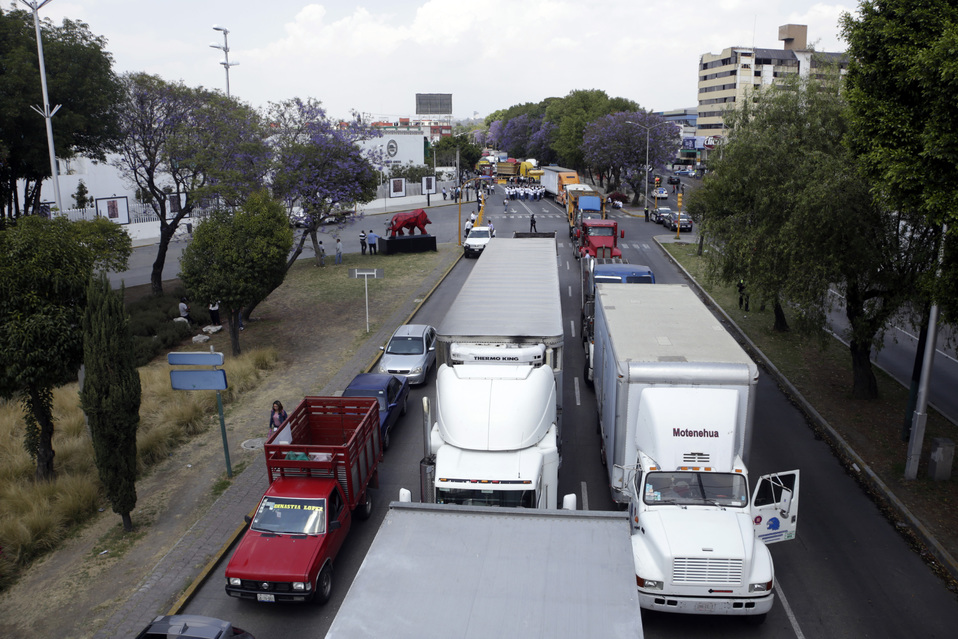 El problema de robo a transportistas en Puebla, Tlaxcala y Veracruz, es grave pues las grúas cobran excesivas cantidades. (Agencia Enfoque)