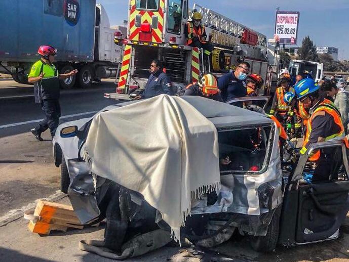 La carretera fue cerrada en su totalidad durante aproximadamente 30 minutos. (Estrella Álvarez)