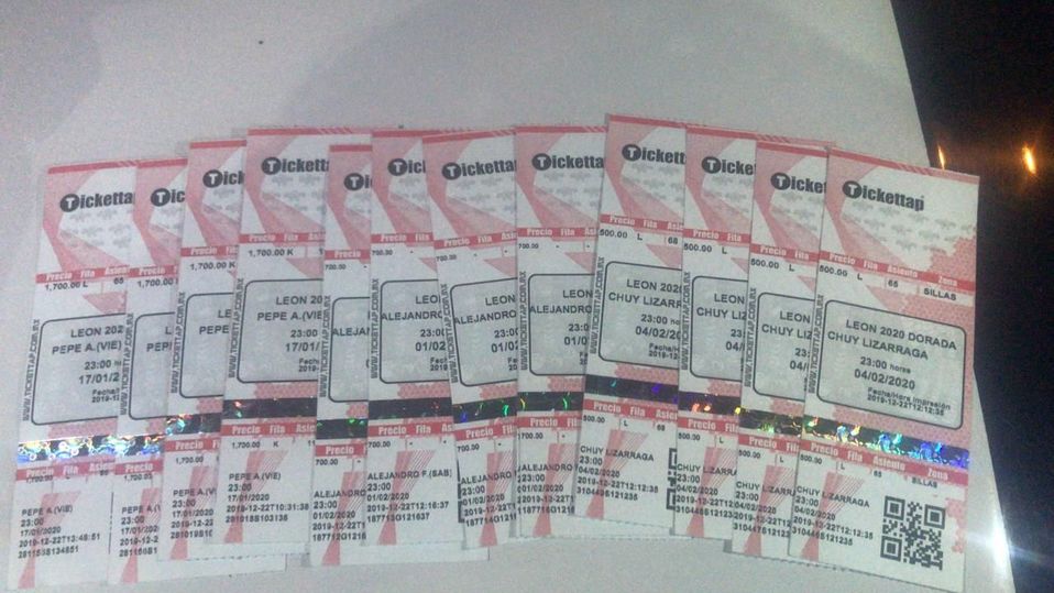 Detienen a tres revendedores de boletos para el palenque de la Feria de León.