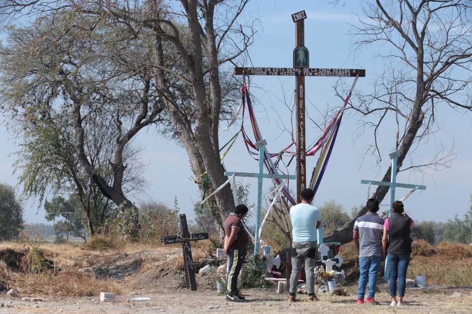 Familiares recuerdan a víctimas en explosión en Tlahuelilpan. (Jesús Quintanar)