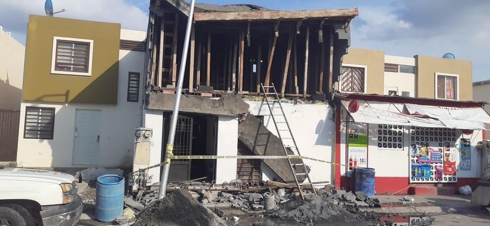 En el lugar también se registró una fuga de gas, por lo que acudieron elementos de Protección Civil. Foto: Especial
