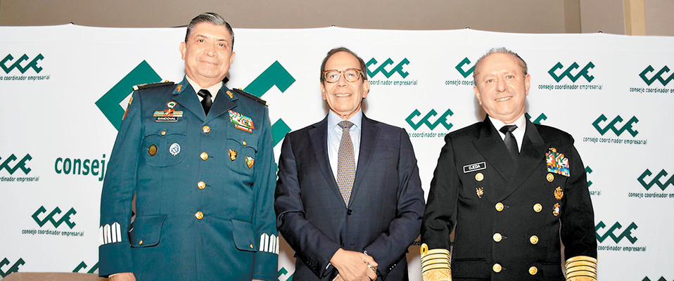 El titular de la Defensa, Luis Cresencio Sandoval; del CCE, Carlos Salazar, y de la Marina, Rafael Ojeda. (Especial)