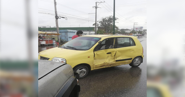 Aparatoso choque frente a Central Camionera (Sandra Sosa)