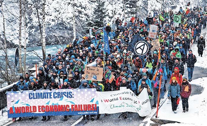 Activistas se manifiestan para ser escuchados ante el cambio climático. Arnd Wiegmann/Reuters