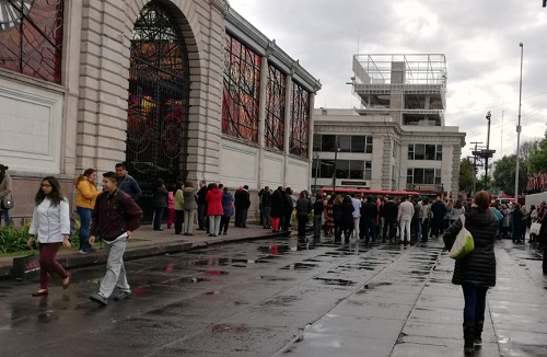 Aquí a un costado del Cosmovitral. (Alondra Ávila)